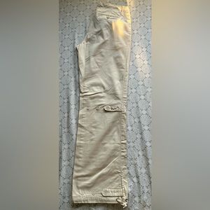 Vintage Gap jeans with an adjustable strap waist and beautiful button details!